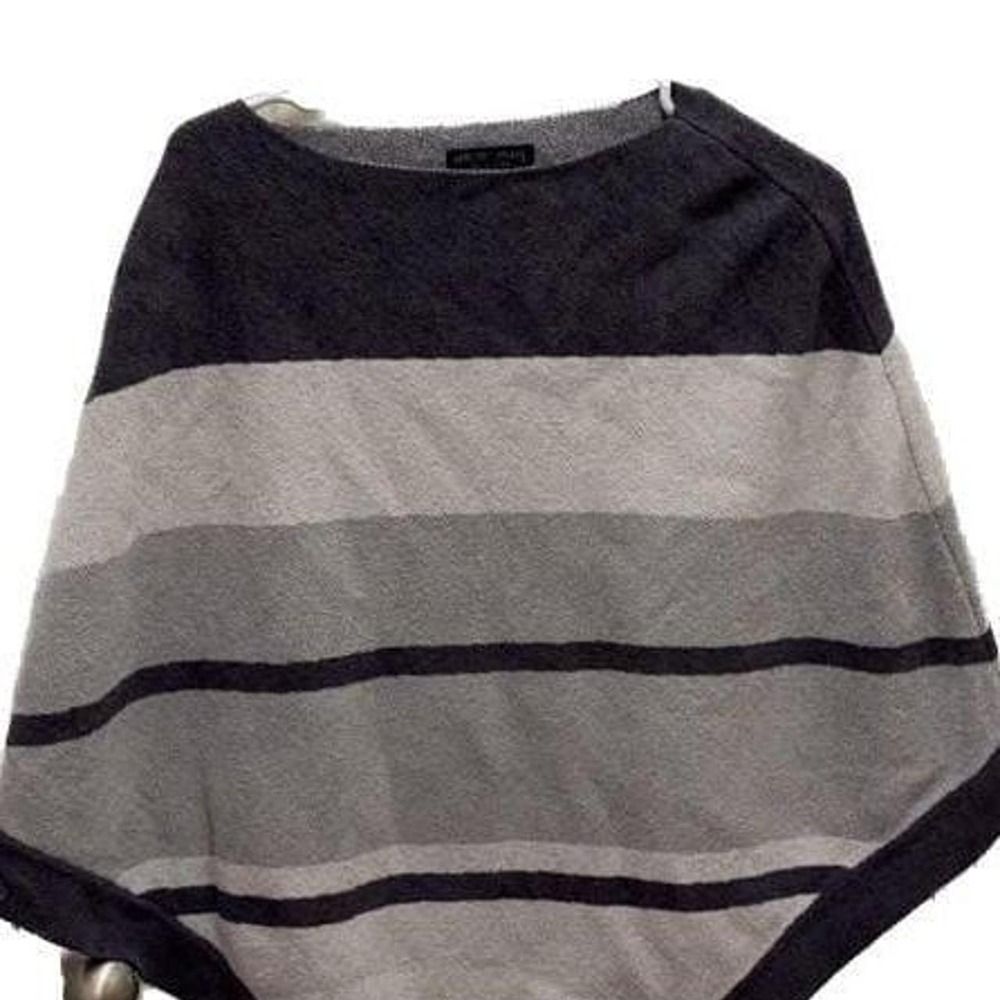 Barefoot Dreams CozyChic Ultra Lite Gray Stripe Ocean Breeze Poncho, super soft